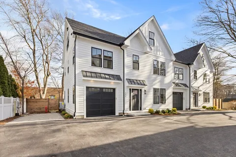 $1,295,000 | 10 Webber Avenue, Unit 3C, Bedford, MA 01730