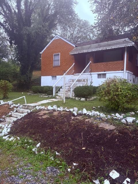 a front view of house with yard