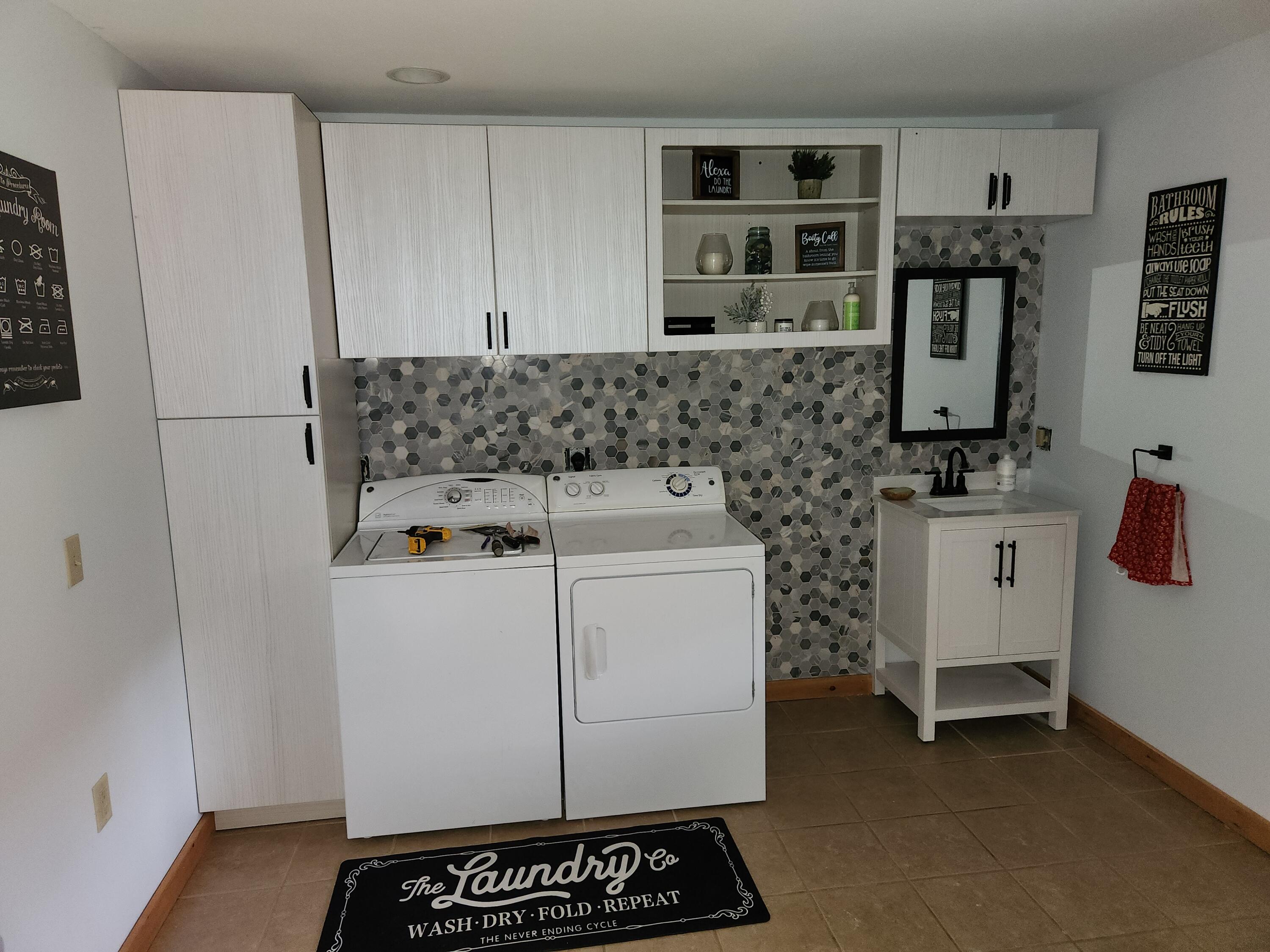 93 Loop Road Lincoln, ME 04457 - Photo 3 of 45 Laundry Room