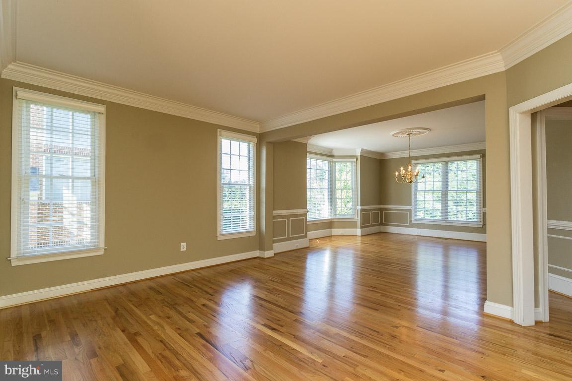 8217 Roxborough Loop Gainesville, VA 20155 - Photo 2 of 30 Living Room