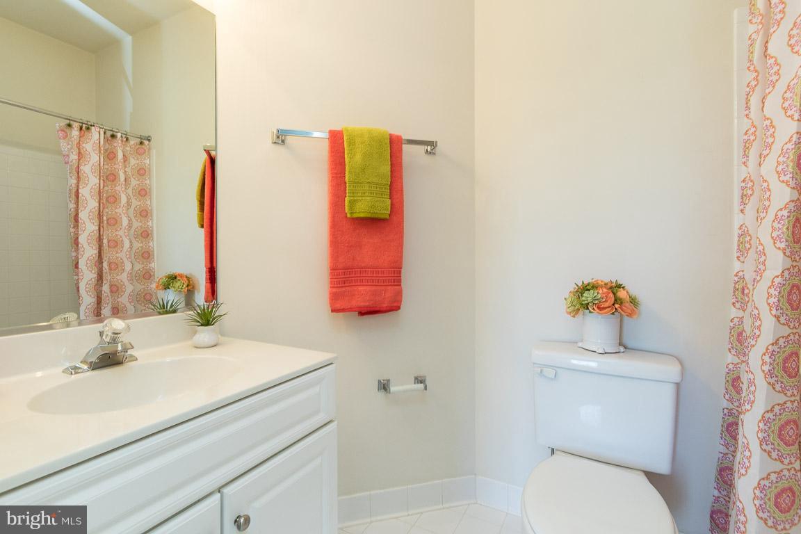 8217 Roxborough Loop Gainesville, VA 20155 - Photo 19 of 30 Private Bath in Bedroom #2
