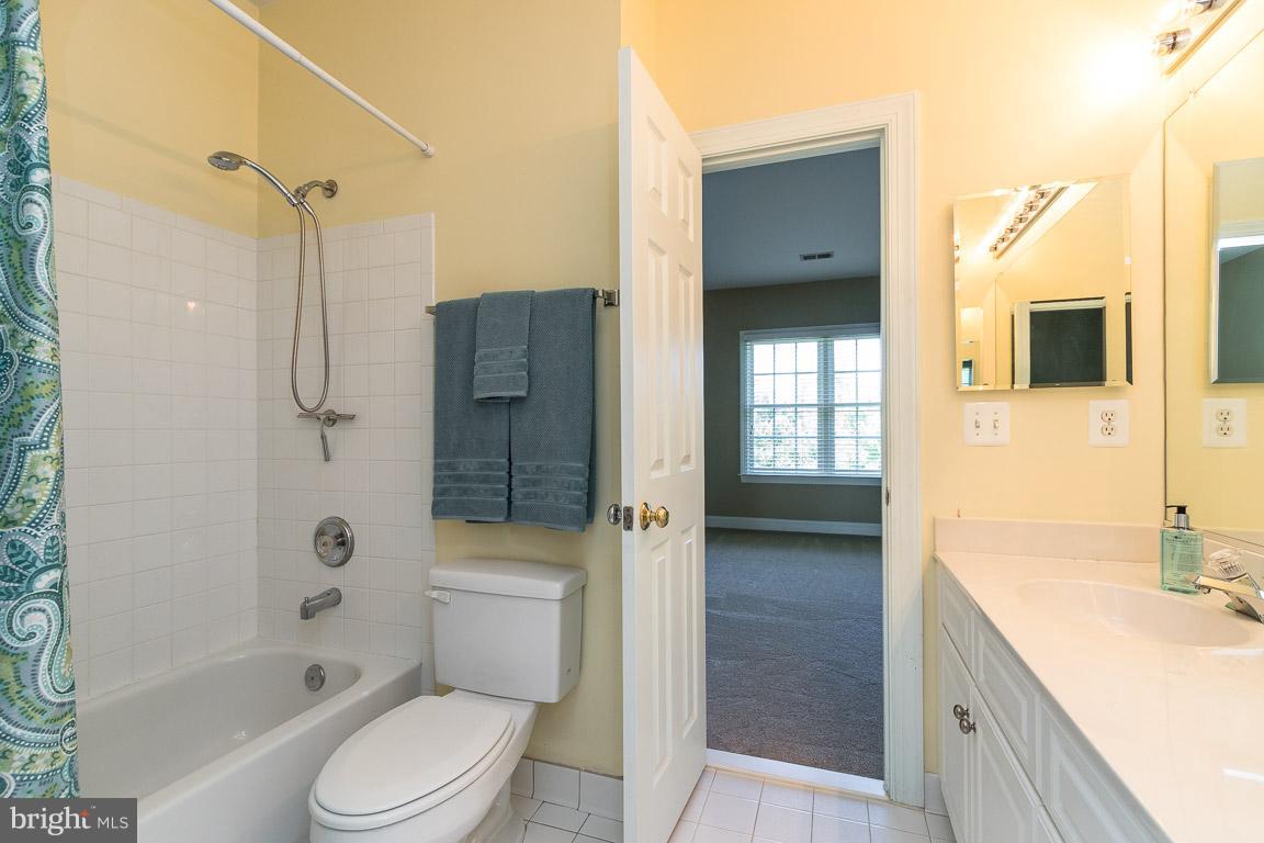 8217 Roxborough Loop Gainesville, VA 20155 - Photo 21 of 30 Jack and Jill Bath