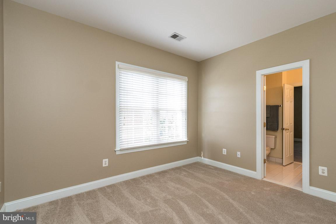 8217 Roxborough Loop Gainesville, VA 20155 - Photo 22 of 30 Bedroom #4 with Jack and Jill Bath