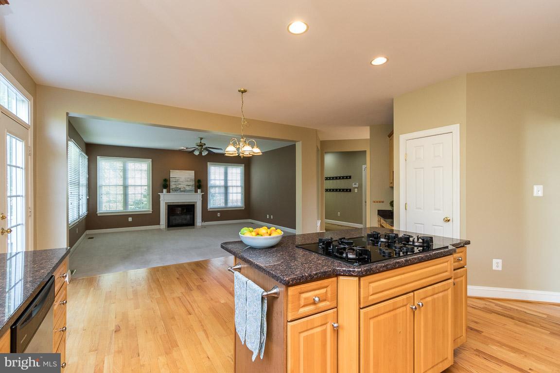 8217 Roxborough Loop Gainesville, VA 20155 - Photo 7 of 30 Kitchen