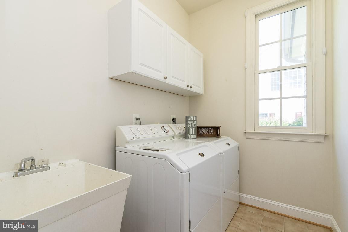 8217 Roxborough Loop Gainesville, VA 20155 - Photo 10 of 30 Laundry/Mud Room
