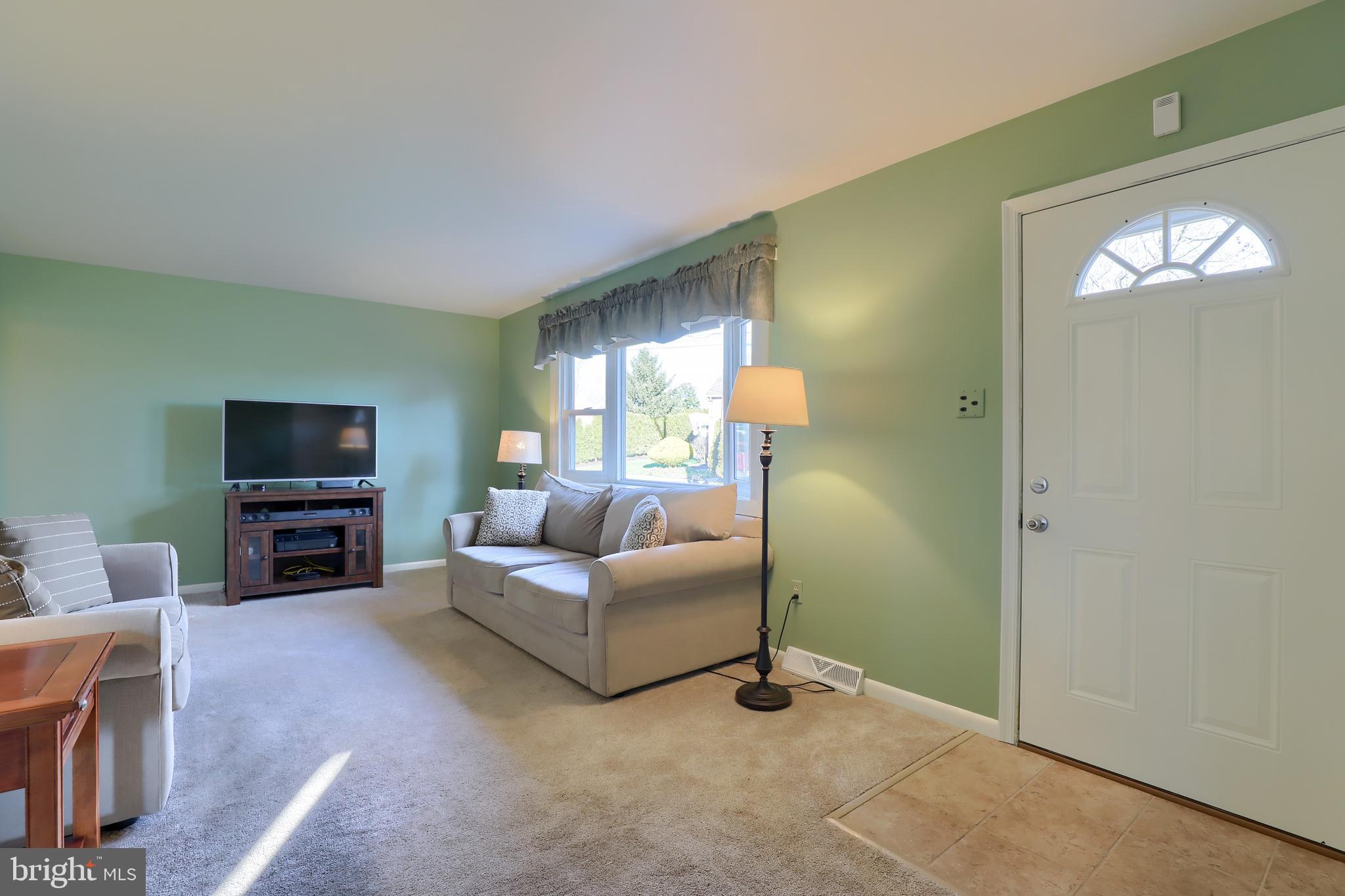 2028 Oreville Road Lancaster, PA 17601 - Photo 6 of 33 Living Room