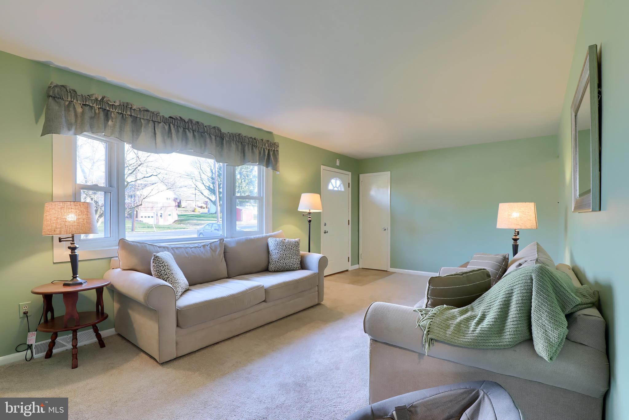 2028 Oreville Road Lancaster, PA 17601 - Photo 8 of 33 Living Room