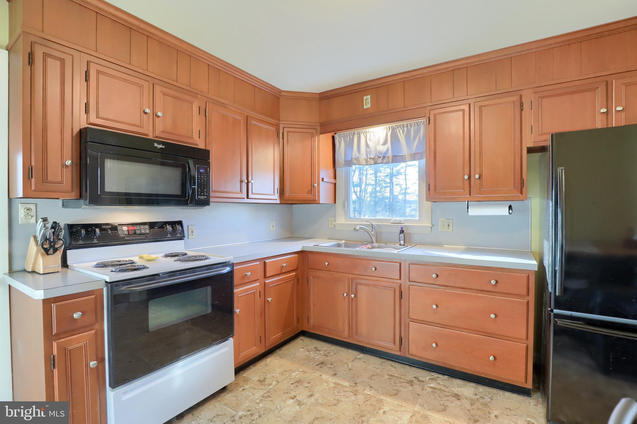 2028 Oreville Road Lancaster, PA 17601 - Photo 10 of 33 Kitchen