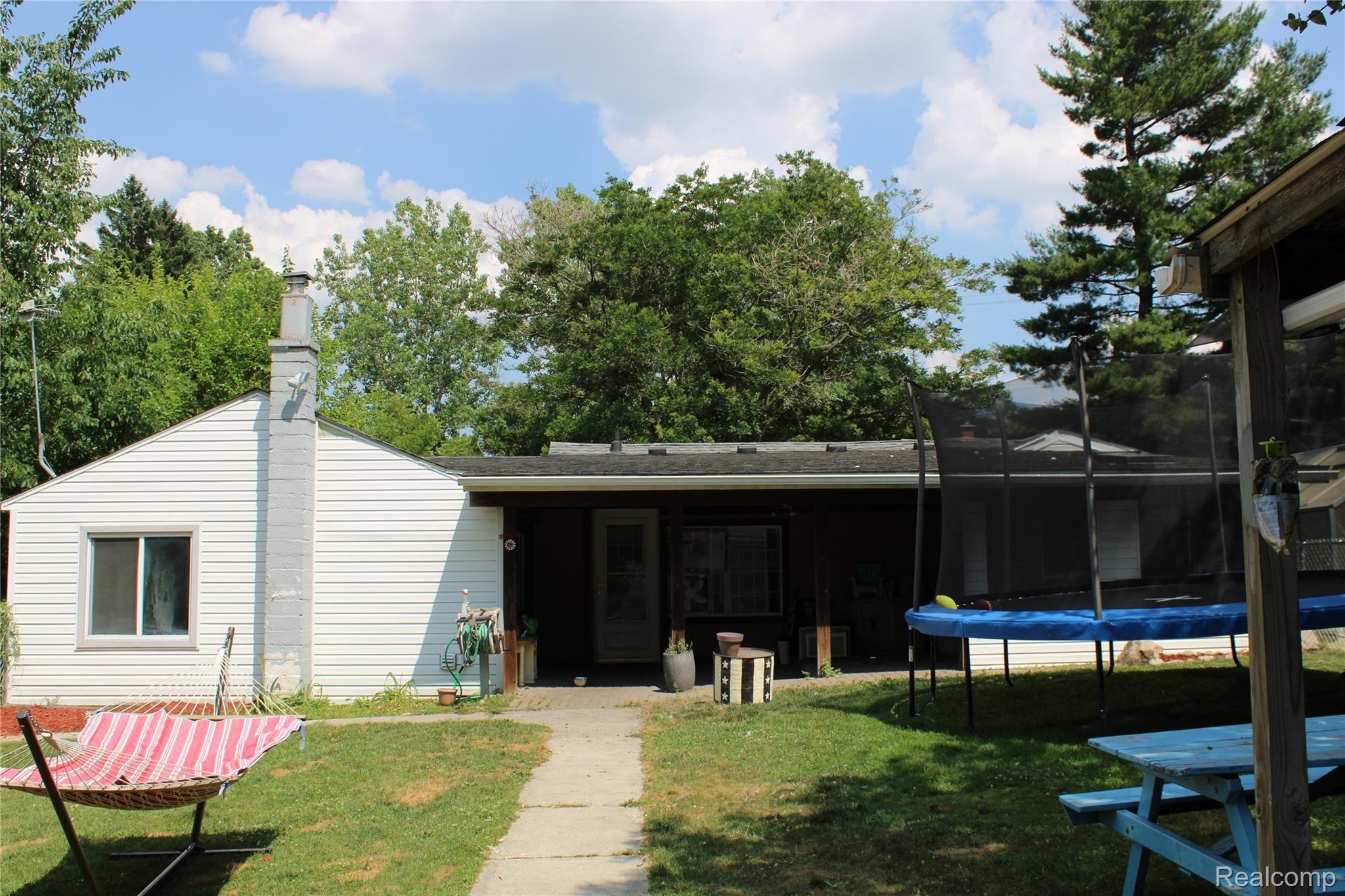 98 South Rochester Road Oakland, MI 48363 - Photo 18 of 32 IMG_0047.JPG