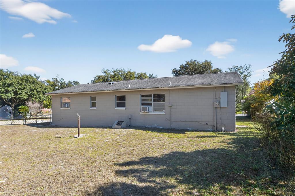 540 Pine Court Altamonte Springs, FL 32714 - Photo 5 of 30 a view of a backyard of the house