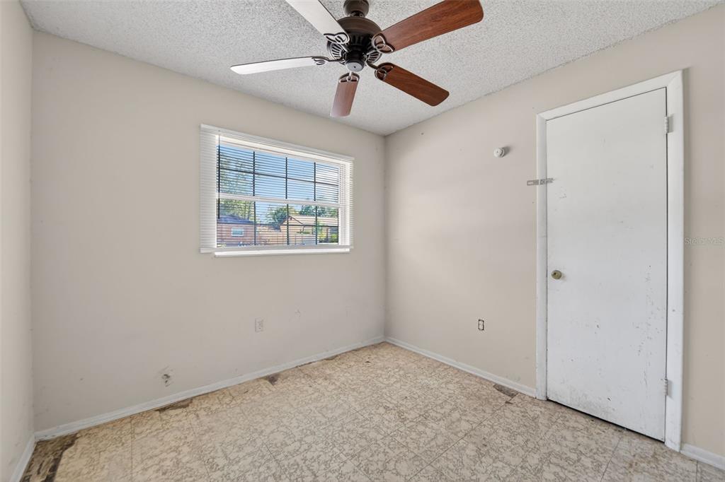 540 Pine Court Altamonte Springs, FL 32714 - Photo 9 of 30 an empty room with windows and fan