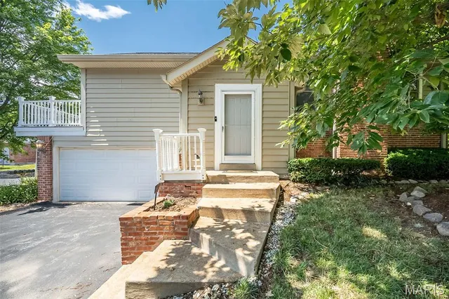 $274,900 | 2237 Ole Castle Court, Chesterfield, MO 63017