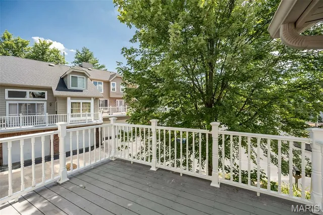 $274,900 | 2237 Ole Castle Court, Chesterfield, MO 63017