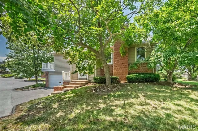 $274,900 | 2237 Ole Castle Court, Chesterfield, MO 63017