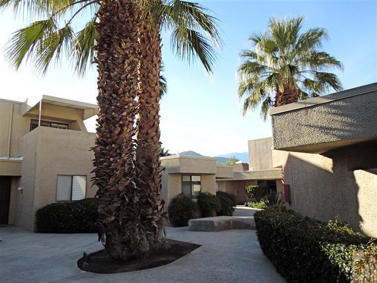 71948 Eleanora Lane Rancho Mirage, CA 92270 - Photo 7 of 15 a front view of a house with a yard