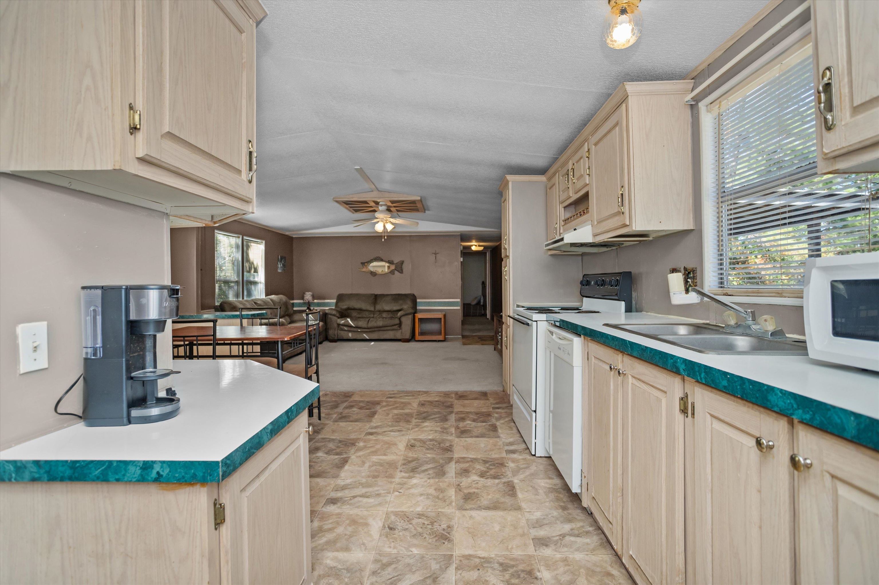 288 Cardinal Way Brookeland, TX 75931 - Photo 8 of 26