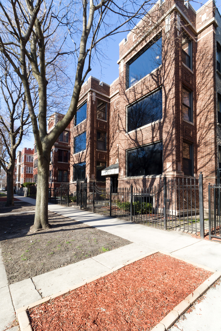 6735 South Ridgeland Avenue, Unit 3S Chicago, IL 60649 - Photo 2 of 22