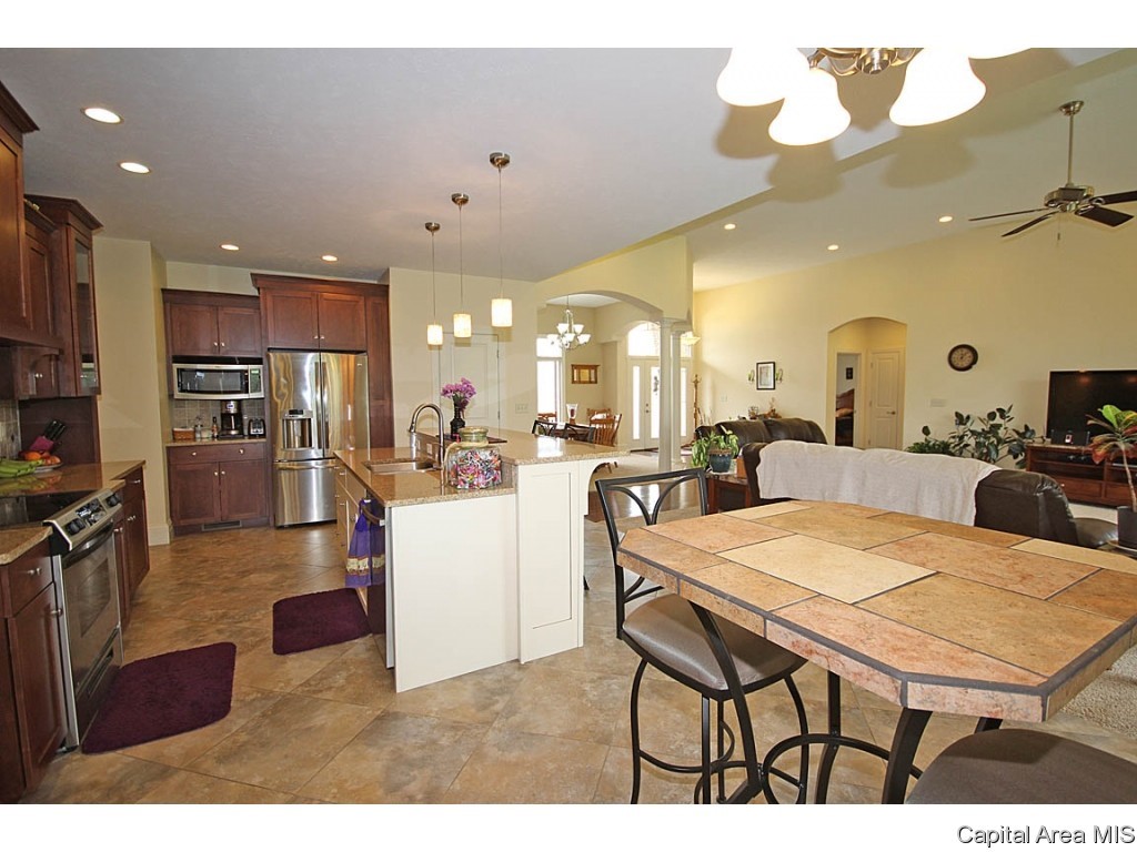 203 Cumberland Drive Rochester, IL 62563 - Photo 11 of 31 Gallery Image 11