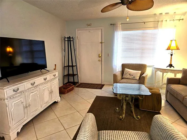 $2,400 | 2960 59th Street South, Unit 505, Gulfport, FL 33707