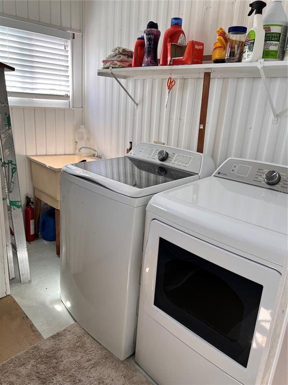 72 4th Avenue, Unit 72 Venice, FL 34285 - Photo 15 of 29 a utility room with dryer and washer