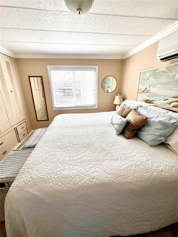 72 4th Avenue, Unit 72 Venice, FL 34285 - Photo 10 of 29 a large white bed sitting in a bedroom next to a window
