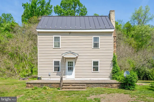 a view of a house with a yard and plants