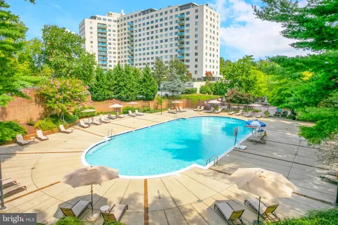 $274,900 | 10101 Grosvenor Place, Unit 2008, Rockville, MD 20852
