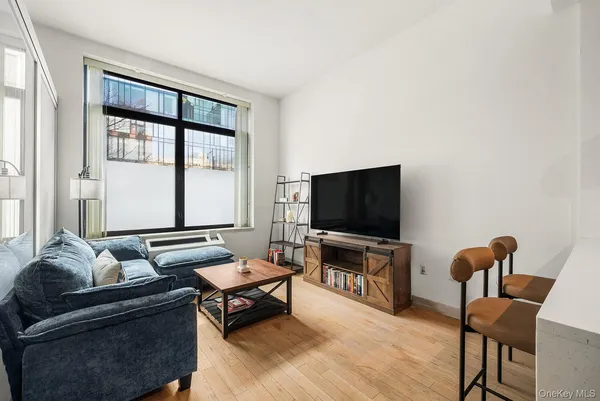 $650,000 | 21-45 44th Drive, Unit 1I | Long Island City