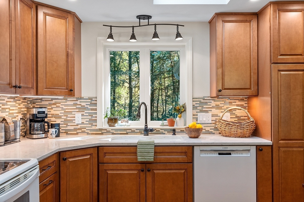 23 Valentine Road Northborough, MA 01532 - Photo 13 of 39 Gallery Image 13