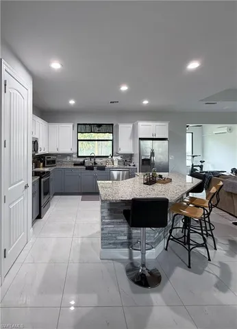 $5,250 | 1021 10th Avenue Northeast, Naples, FL 34120