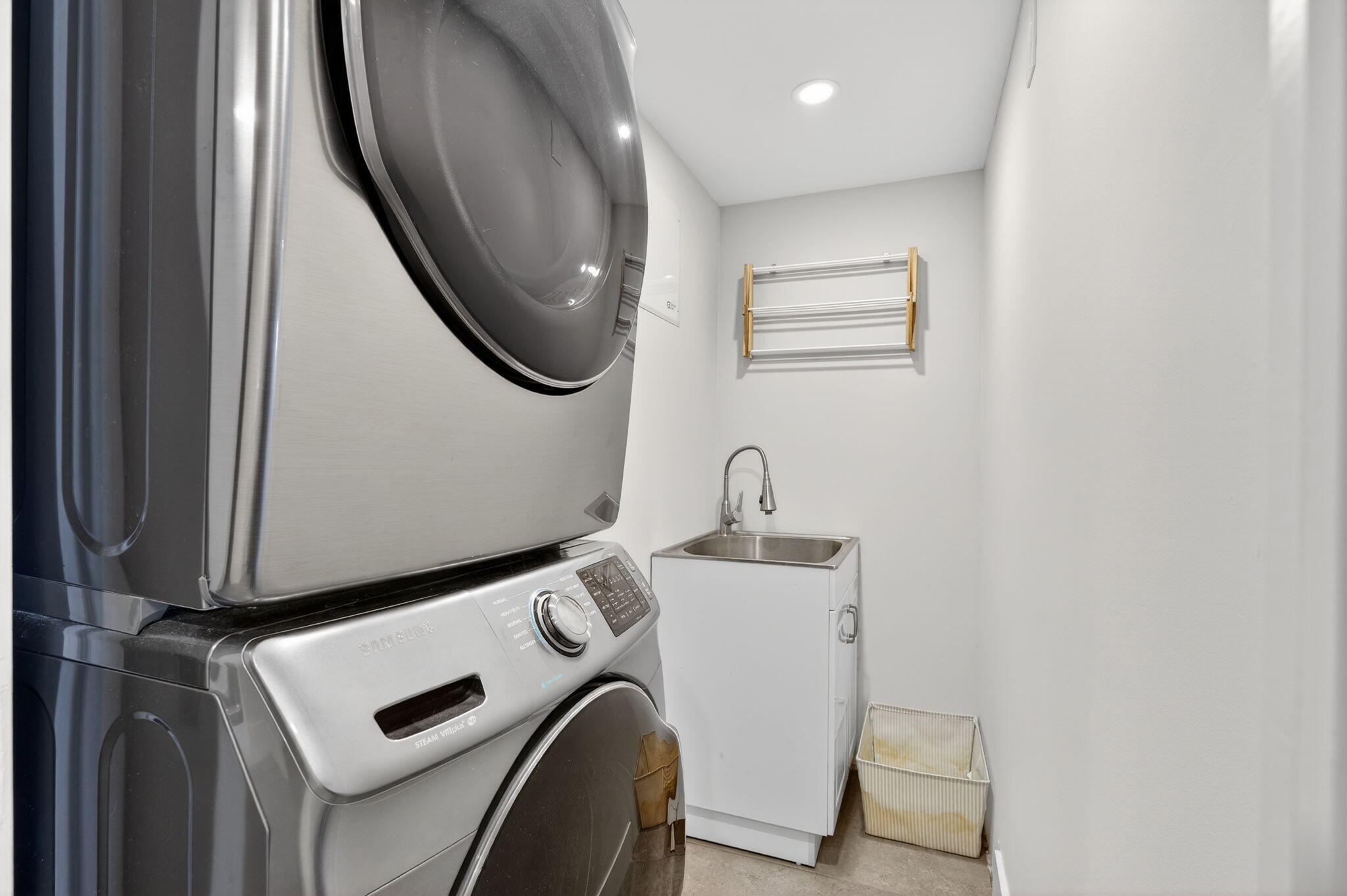 4301 North Ocean Boulevard, Unit 1206 Boca Raton, FL 33431 - Photo 40 of 71 a utility room with dryer and washer