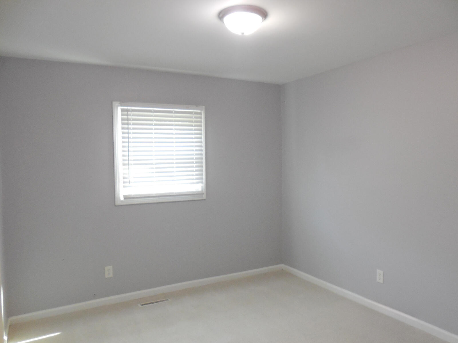 605 Pierce Avenue Dyer, IN 46311 - Photo 8 of 18 1600x1200