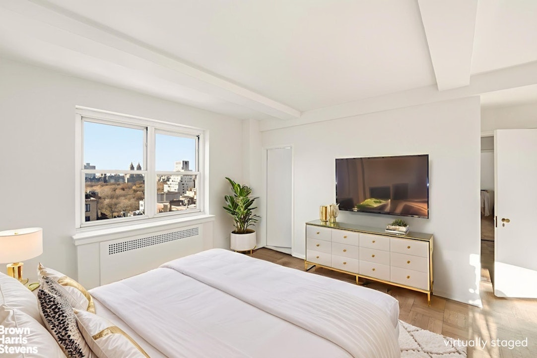 710 Park Avenue, Unit PH20B Manhattan, NY 10021 - Photo 13 of 20 a bedroom with a large bed and a flat tv screen on dresser