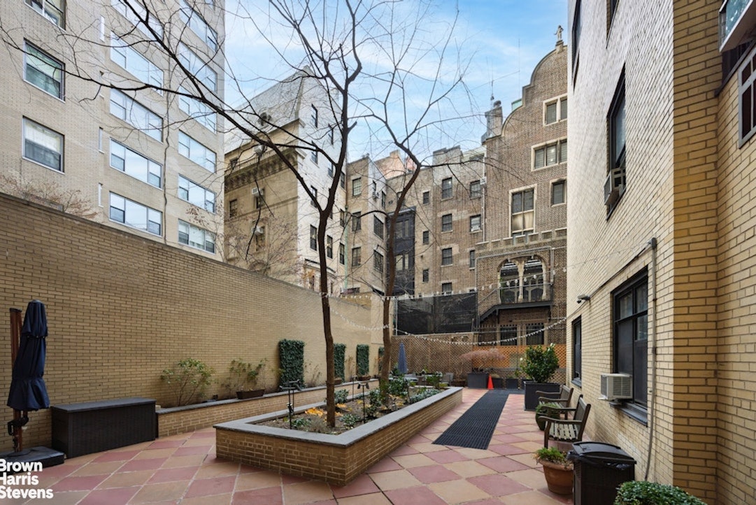 710 Park Avenue, Unit PH20B Manhattan, NY 10021 - Photo 17 of 20 a view of balcony with couch and outdoor seating