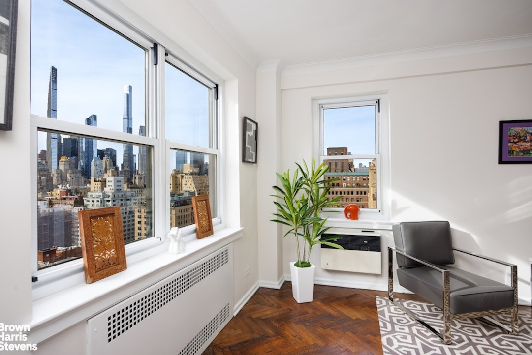 710 Park Avenue, Unit PH20B Manhattan, NY 10021 - Photo 4 of 20 a living room with furniture