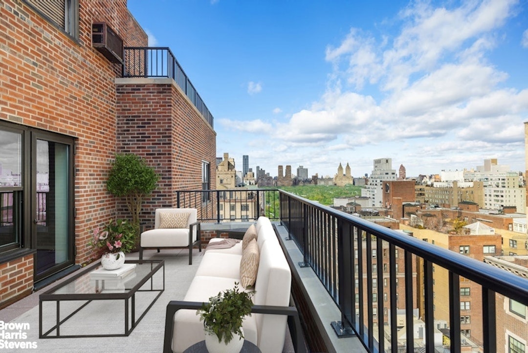 710 Park Avenue, Unit PH20B Manhattan, NY 10021 - Photo 5 of 20 a view of balcony with couch and chairs