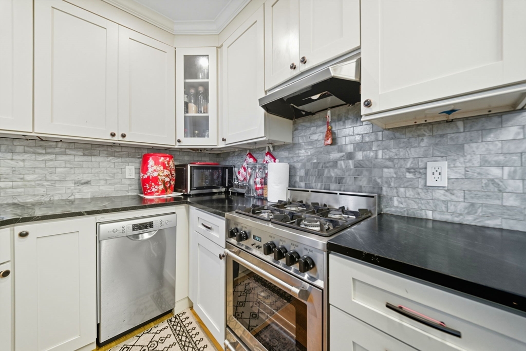 376 Sumner Street Boston, MA 02128 - Photo 14 of 41 Gallery Image 14
