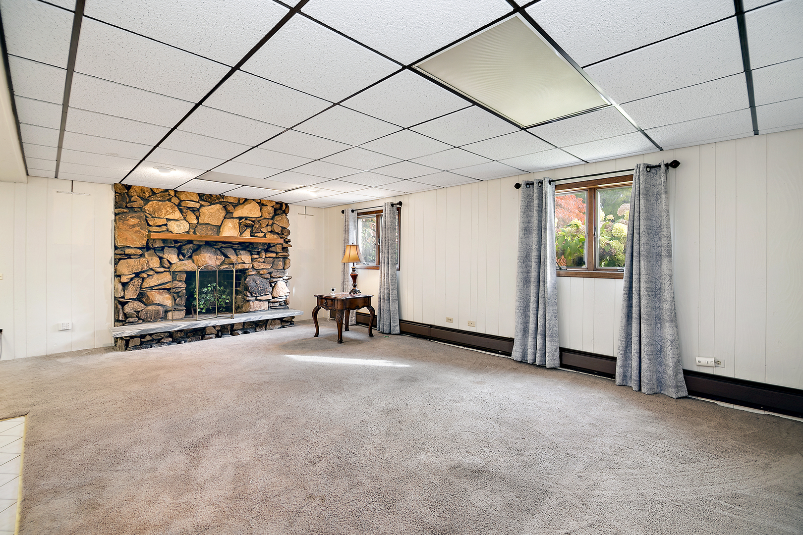 15124 Chestnut Lane Oak Forest, IL 60452 - Photo 12 of 18 an empty room with windows