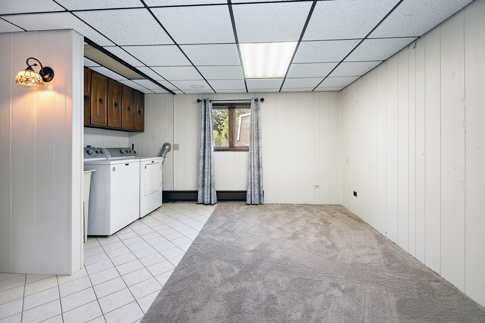 15124 Chestnut Lane Oak Forest, IL 60452 - Photo 13 of 18 a view of a livingroom with a washing machine