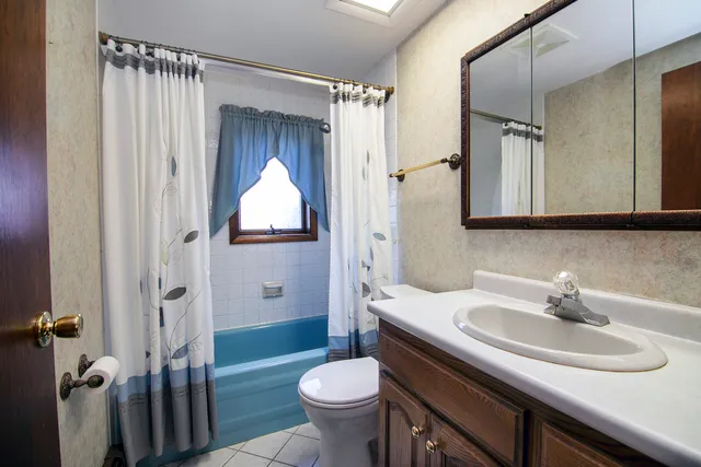 $335,000 | 15124 Chestnut Lane, Oak Forest, IL 60452