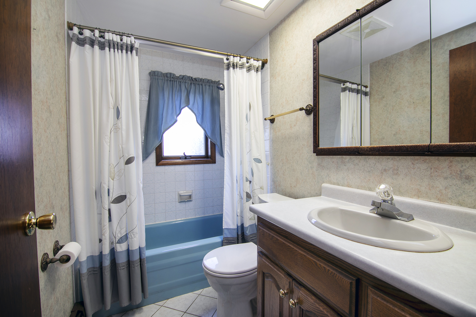 15124 Chestnut Lane Oak Forest, IL 60452 - Photo 14 of 18 a bathroom with a sink toilet and shower