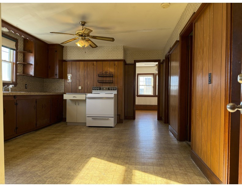 22 Magnolia Street Bristol, RI 02809 - Photo 16 of 27 2nd Floor Kitchen