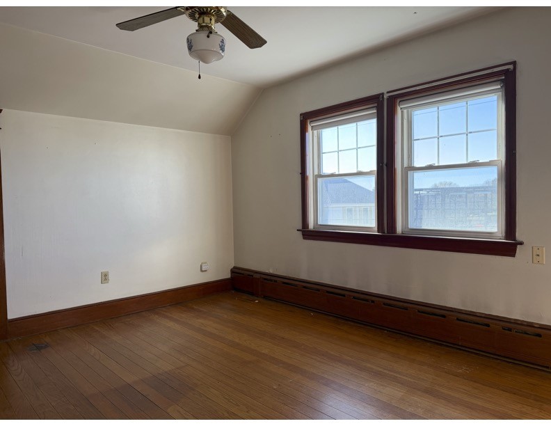 22 Magnolia Street Bristol, RI 02809 - Photo 18 of 27 2nd Floor Living Room