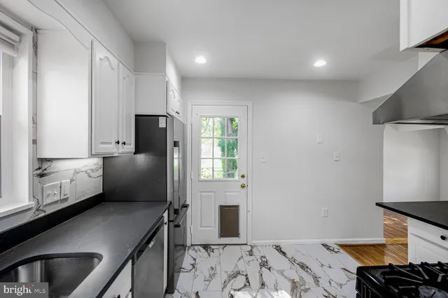 $3,500 | 3906 Ronson Drive, Alexandria, VA 22310