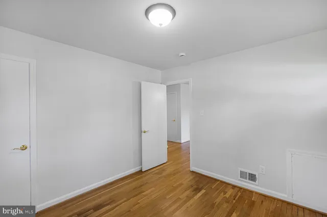 $3,500 | 3906 Ronson Drive, Alexandria, VA 22310