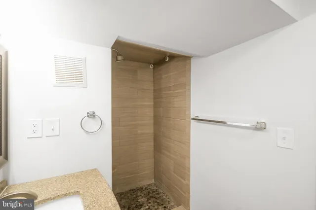 $3,500 | 3906 Ronson Drive, Alexandria, VA 22310