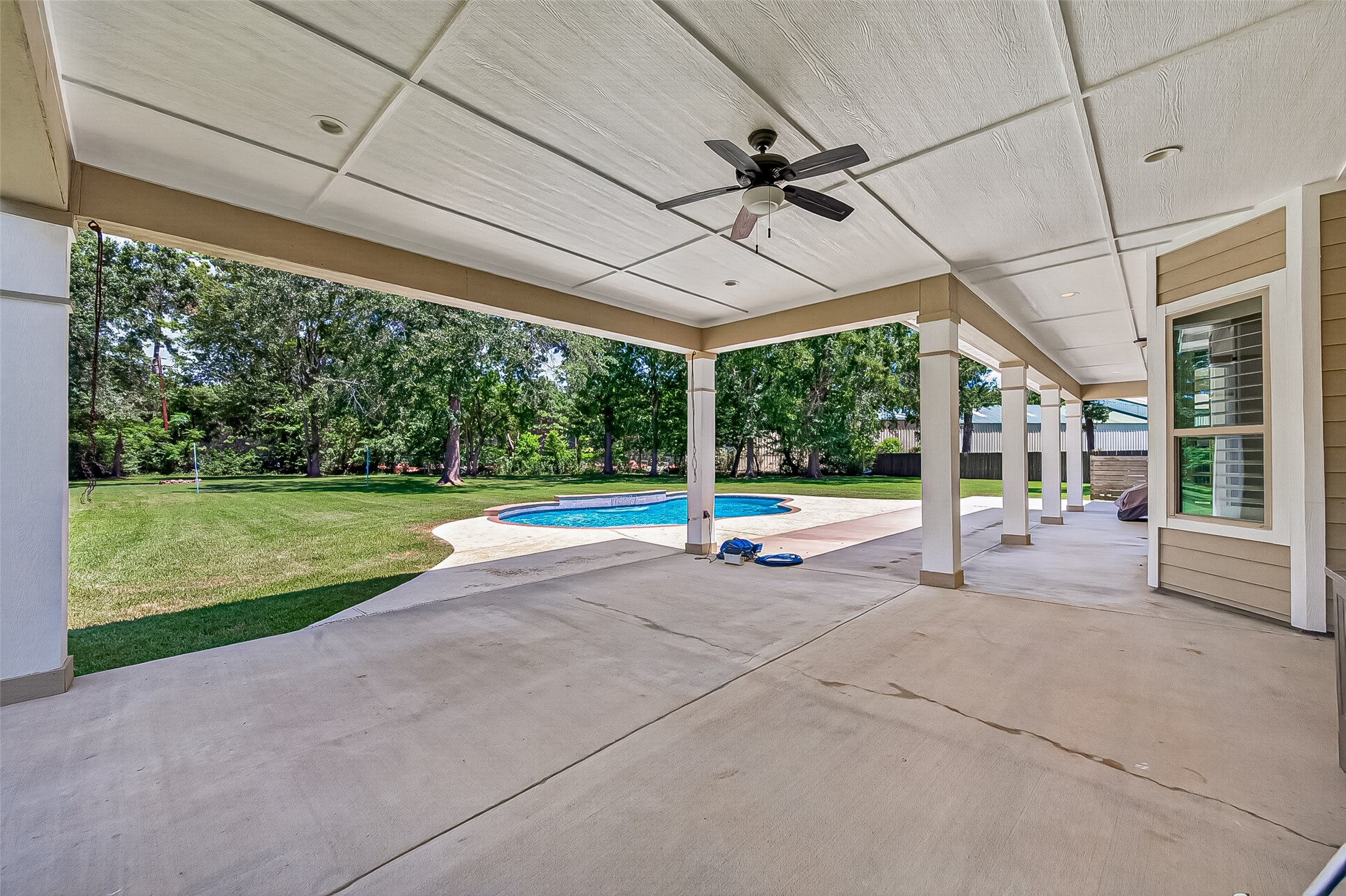 22040 Robins Road Hockley, TX 77447 - Photo 31 of 44 Outside covered patio