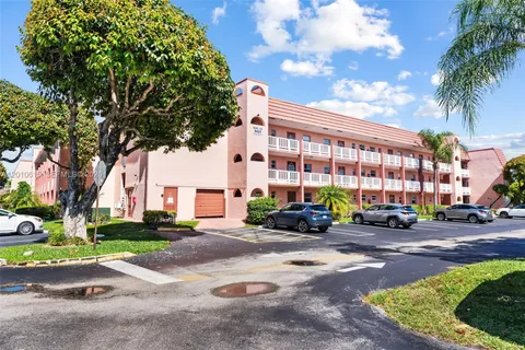 $115,000 | 9421 Sunrise Lakes Boulevard, Unit 208, Sunrise, FL 33322