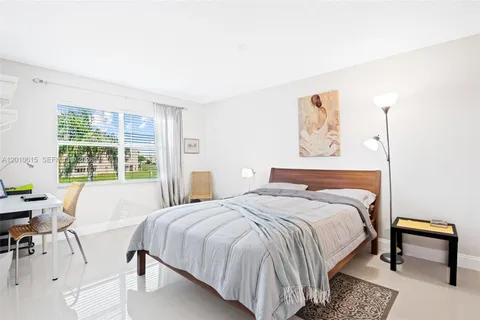 $115,000 | 9421 Sunrise Lakes Boulevard, Unit 208, Sunrise, FL 33322