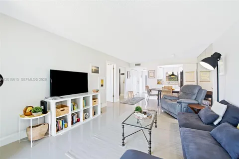 $115,000 | 9421 Sunrise Lakes Boulevard, Unit 208, Sunrise, FL 33322